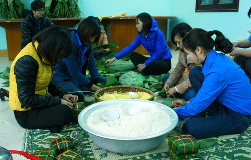 1.300 chiếc bánh chưng dành tặng người nghèo 