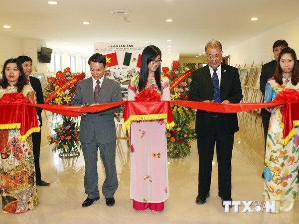 Tổng Bí thư Đảng Lao động Mexico thăm và làm việc với TTXVN