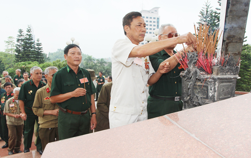 Trên 60 đại biểu người có công của tỉnh Thái Bình thăm Thái Nguyên 