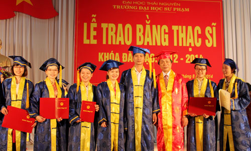 Trao bằng tốt nghiệp cho 249 tân thạc sĩ 