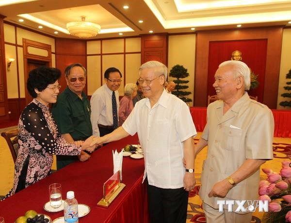 Tổng Bí thư gặp mặt các đại biểu cựu thanh niên xung phong