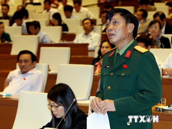 Thảo luận quy định các chức vụ có trần quân hàm cấp Tướng