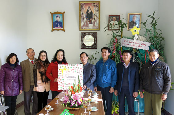Thăm, tặng quà nhân dịp Noel 