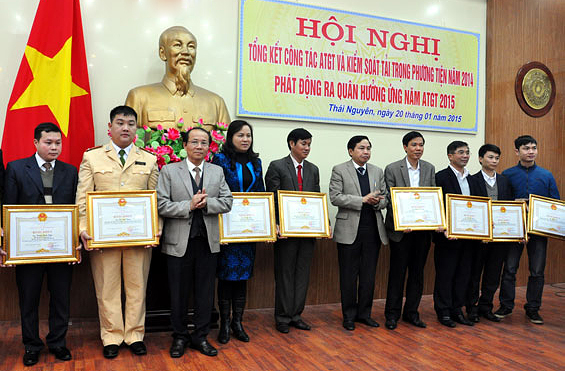 Tổng kết công tác ATGT và kiểm soát tải trọng phương tiện năm 2014 