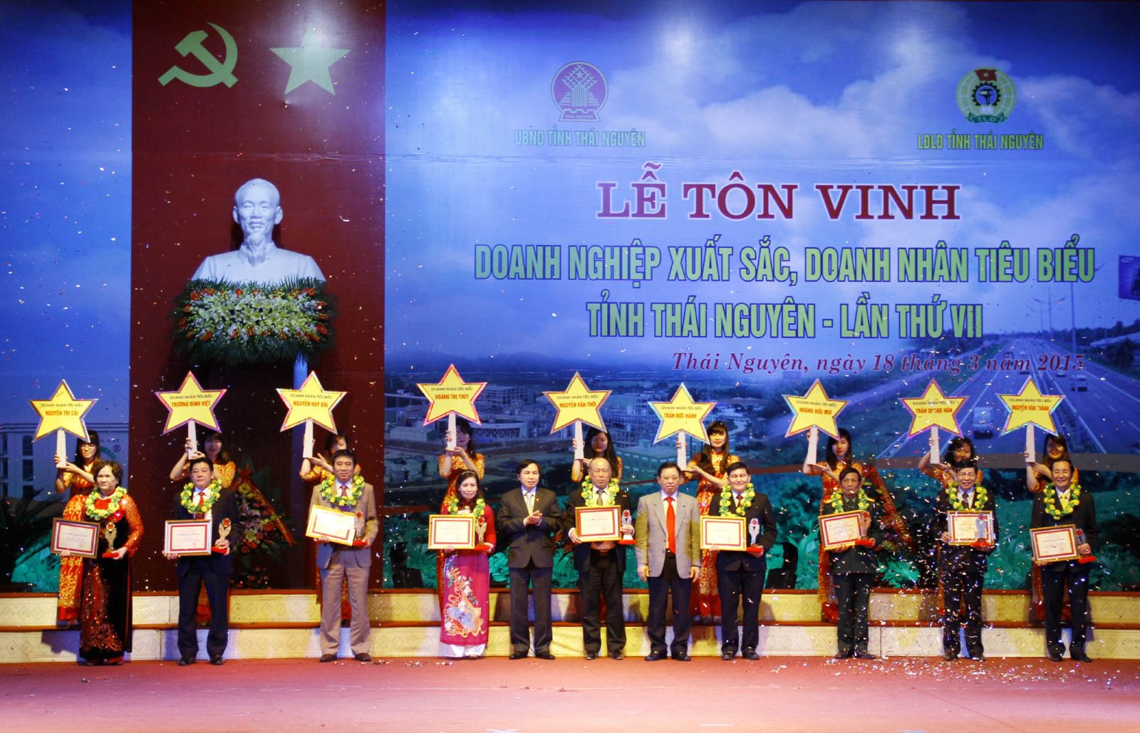 Tôn vinh 20 doanh nghiệp xuất sắc và tặng Cúp vàng cho 10 doanh nhân tiêu biểu 