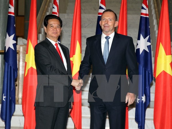 Thủ tướng Nguyễn Tấn Dũng điện đàm với người đồng cấp Australia