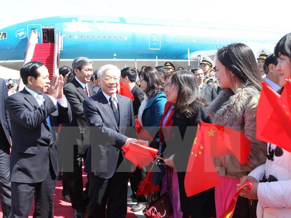 Tổng Bí thư thăm Đại sứ quán và đại diện kiều bào, lưu học sinh