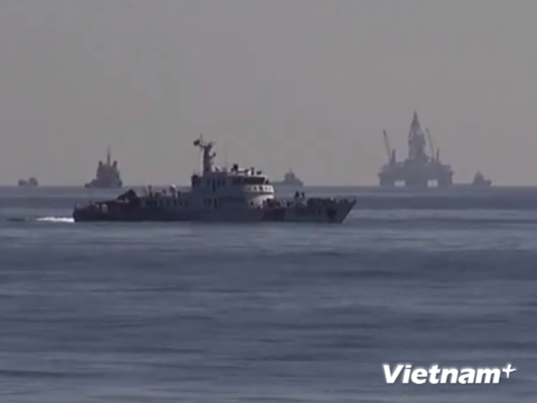Tàu Việt Nam kiên trì bám trụ để tuyên truyền, thực thi pháp luật