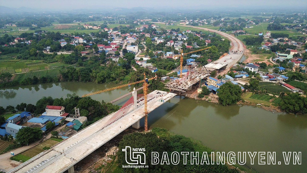 Huy động tổng lực hoàn thành cây cầu lớn nhất Thái Nguyên