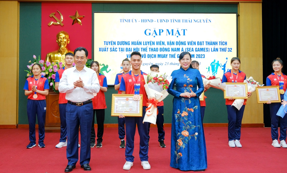 Gặp mặt, tuyên dương các HLV, VĐV giành thành tích xuất sắc