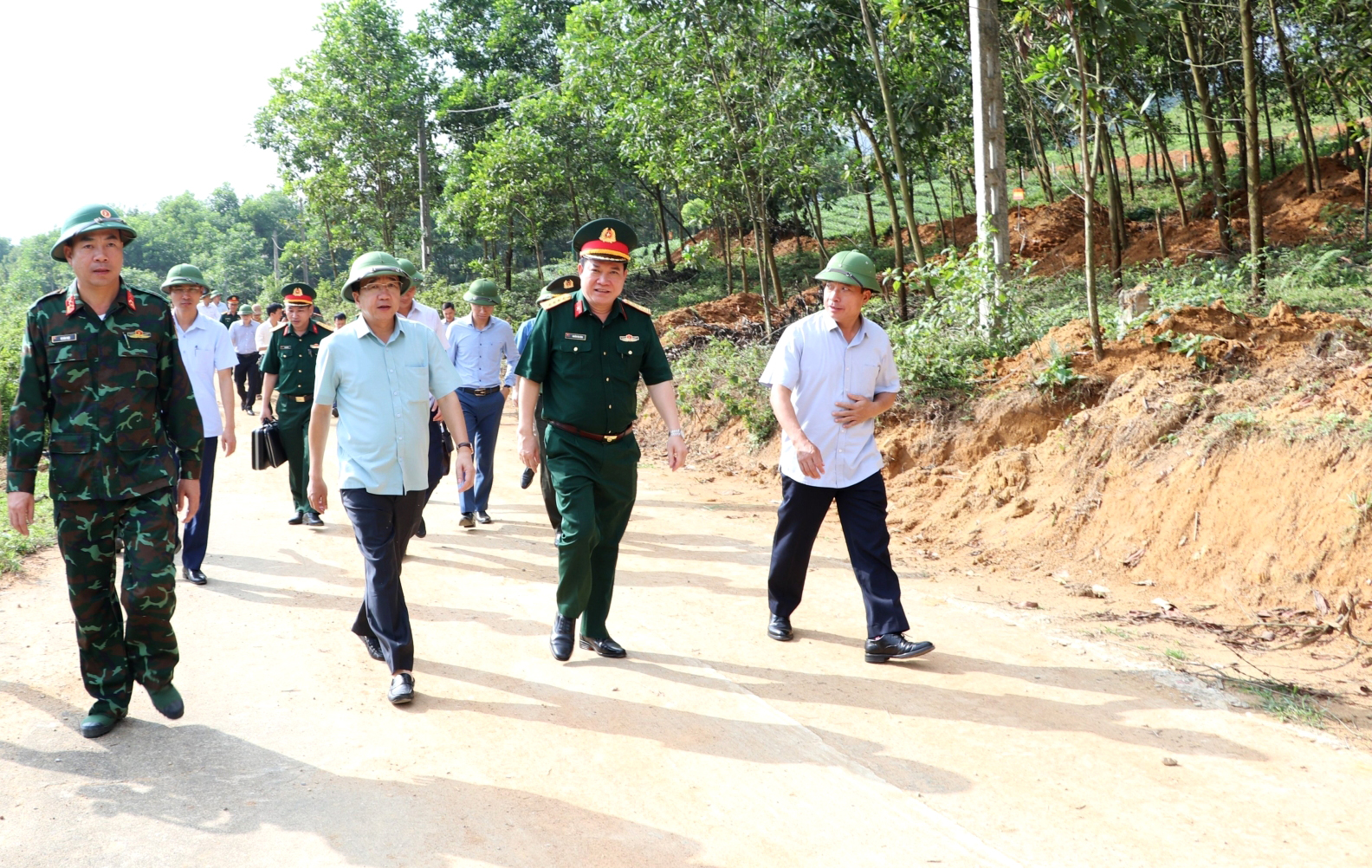 Giao nhiệm vụ diễn tập khu vực phòng thủ cho huyện Đại Từ