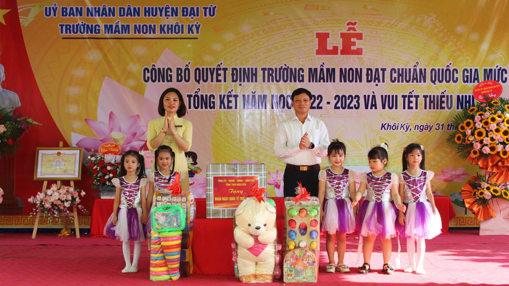 Lãnh đạo tỉnh tặng quà nhân dịp Tết Thiếu nhi