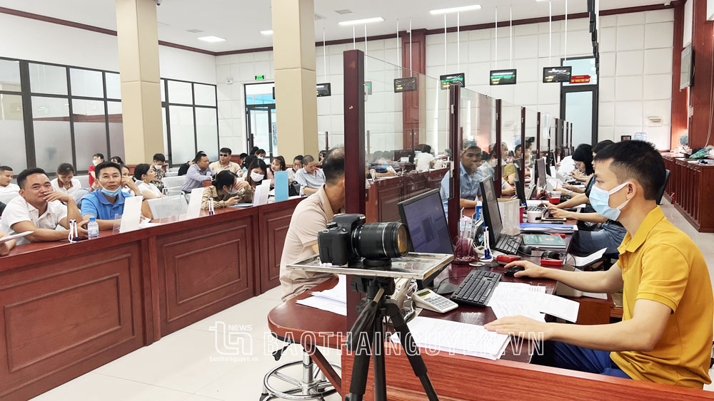 Không ngừng hoàn thiện nền hành chính phục vụ