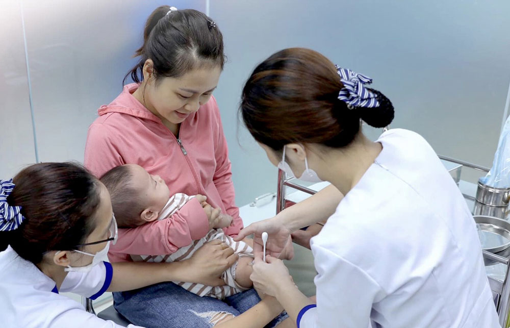 Thiếu vắc-xin, tỷ lệ trẻ được tiêm chủng đạt thấp