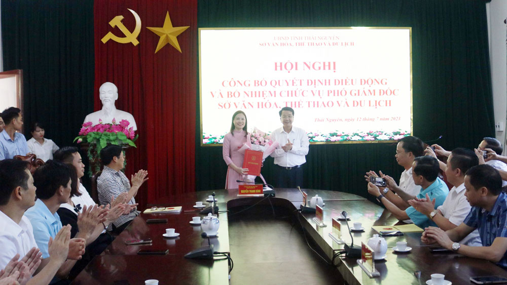Công bố các quyết định điều động, bổ nhiệm cán bộ