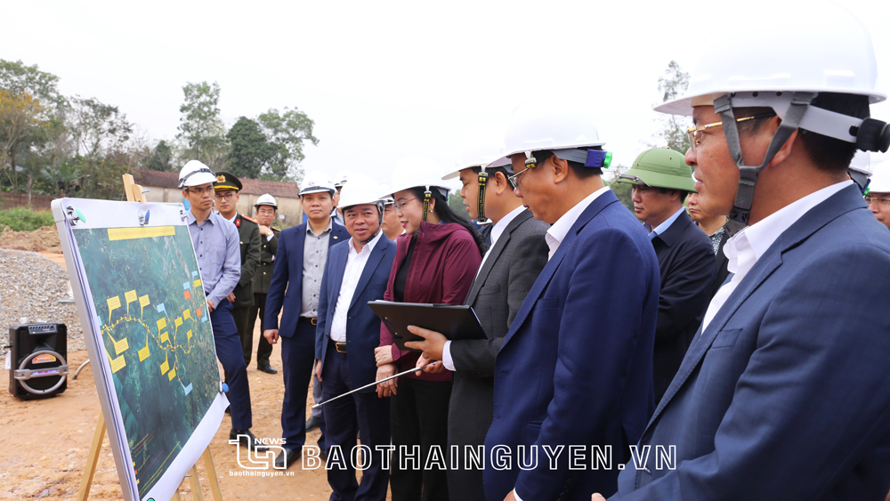 Đồng chí Bí thư Tỉnh ủy: Không được để chậm tiến độ thi công so với kế hoạch