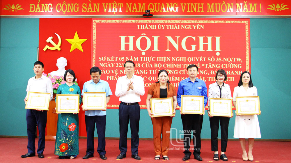 Chủ động trong đấu tranh phản bác các quan điểm sai trái