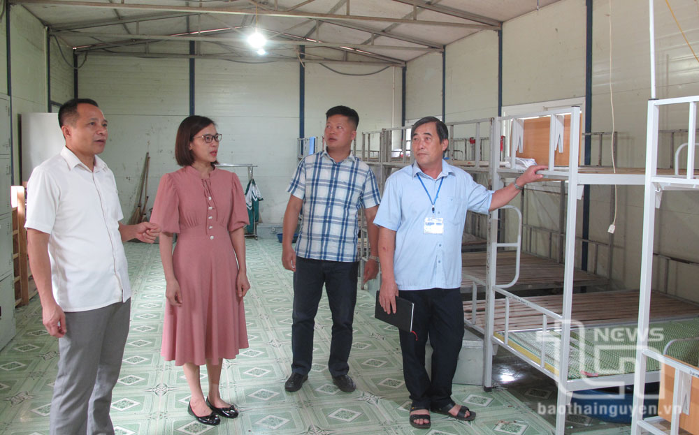 Nâng bước học sinh dân tộc thiểu số đến trường