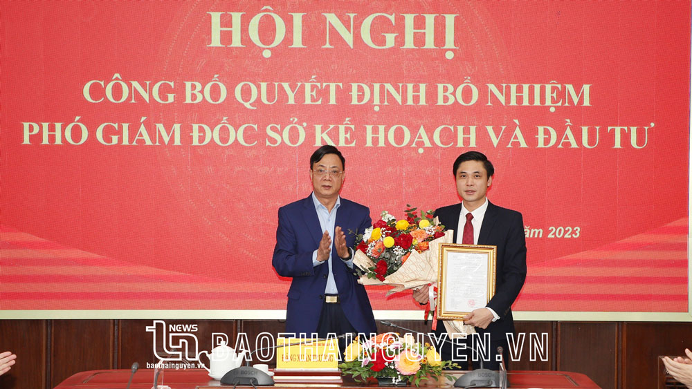 Công bố quyết định về công tác cán bộ