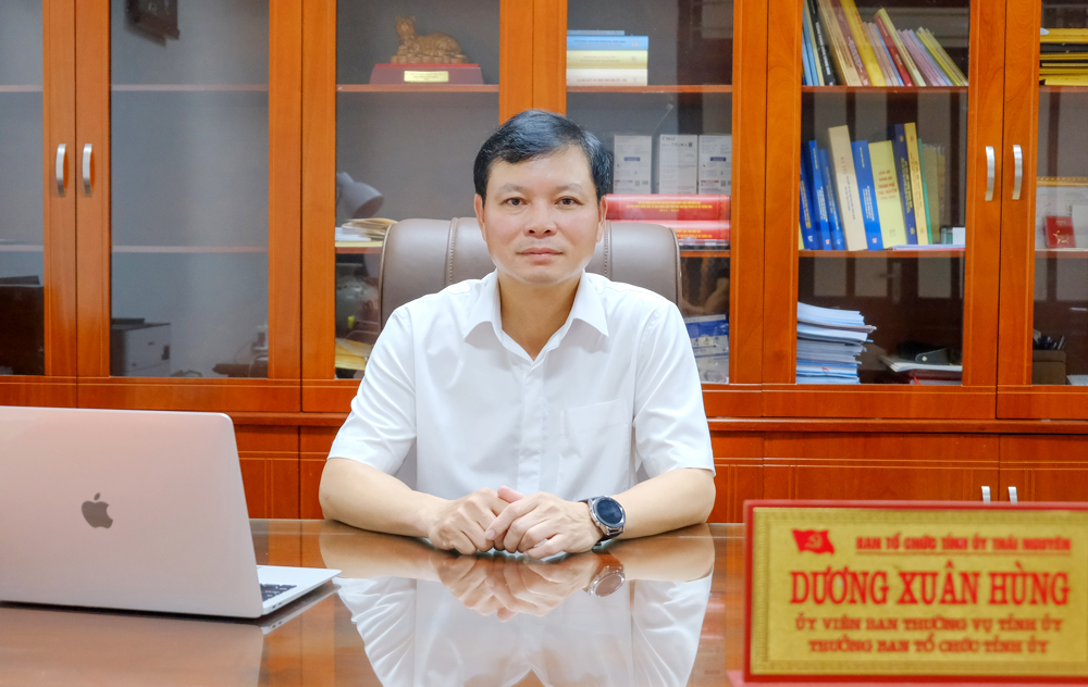 Trẻ hóa đội ngũ đảng viên từ học sinh, sinh viên