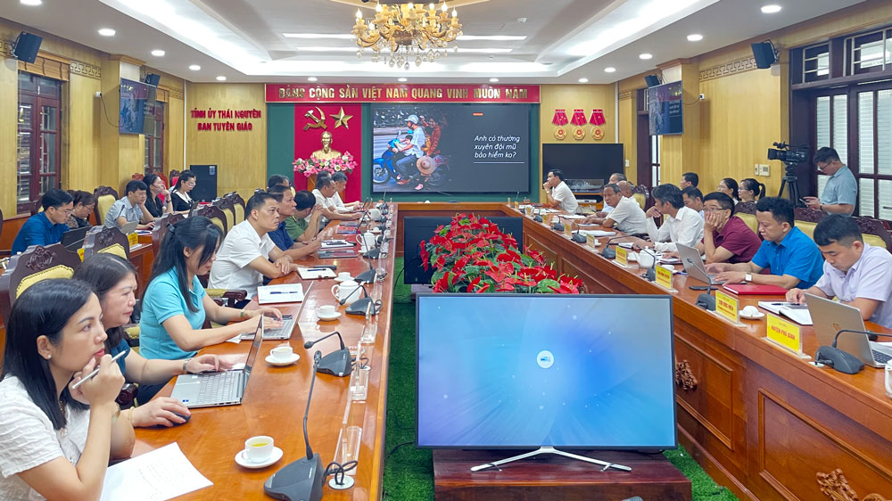 Trang bị kỹ năng nắm bắt dư luận qua báo chí, mạng xã hội