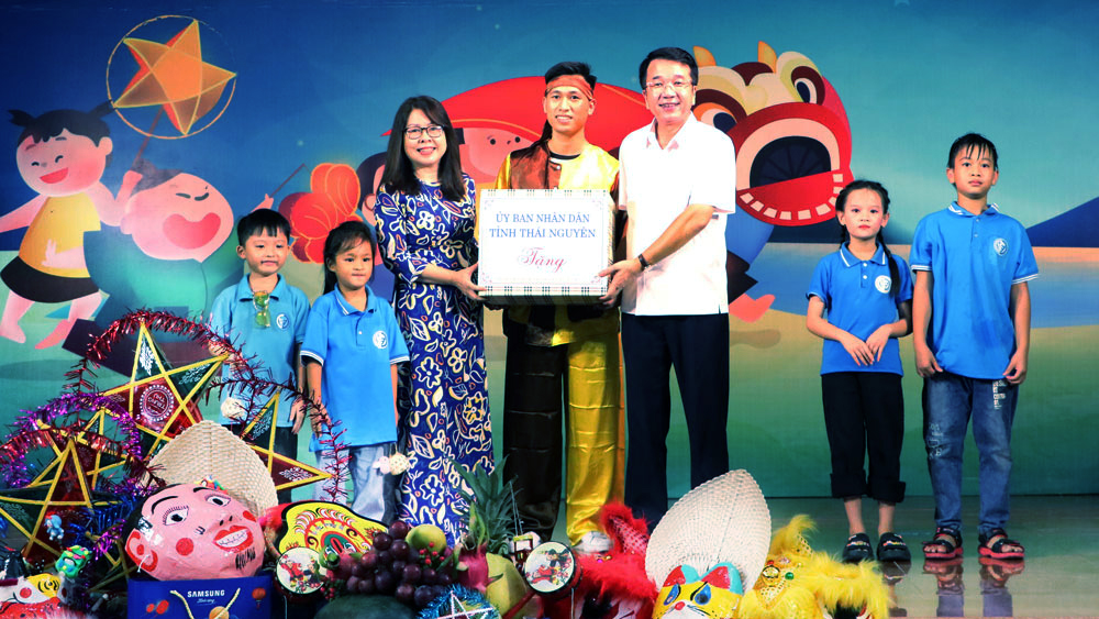 “Trung thu yêu thương” cho trẻ em có hoàn cảnh khó khăn