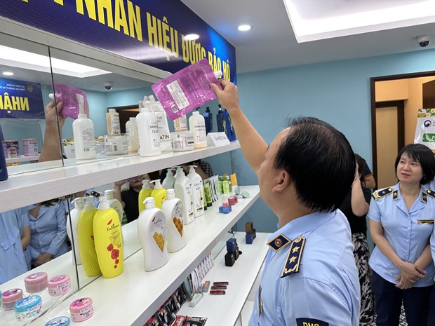 Bảo vệ thương hiệu: Ngăn chặn mối nguy 'bỏ tiền thật mua hàng giả'