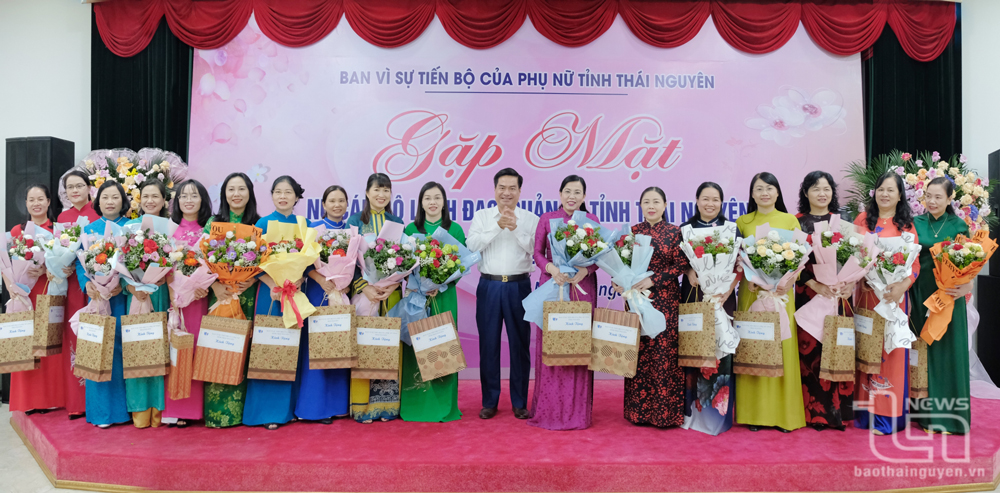 Gặp mặt nữ cán bộ lãnh đạo, quản lý đương nhiệm tỉnh Thái Nguyên