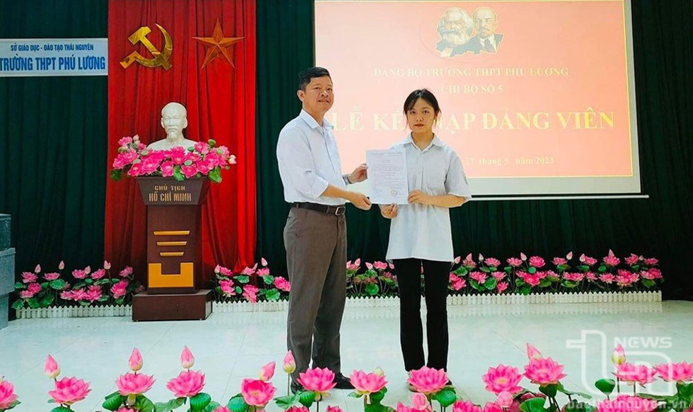 Gieo “hạt giống đỏ” ở Trường THPT Phú Lương