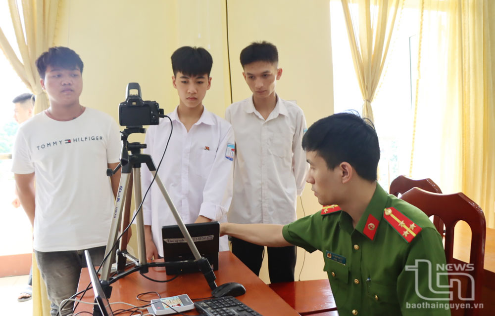 Đẩy mạnh cải cách hành chính, vì nhân dân phục vụ