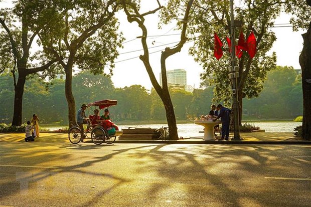 Bắc Bộ và Trung Bộ ngày nắng, chiều tối mưa dông, Nam Bộ có mưa rào