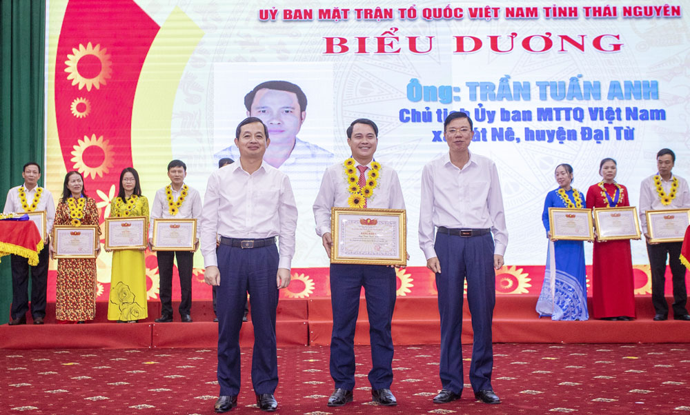 Biểu dương 93 cán bộ Mặt trận cơ sở tiêu biểu