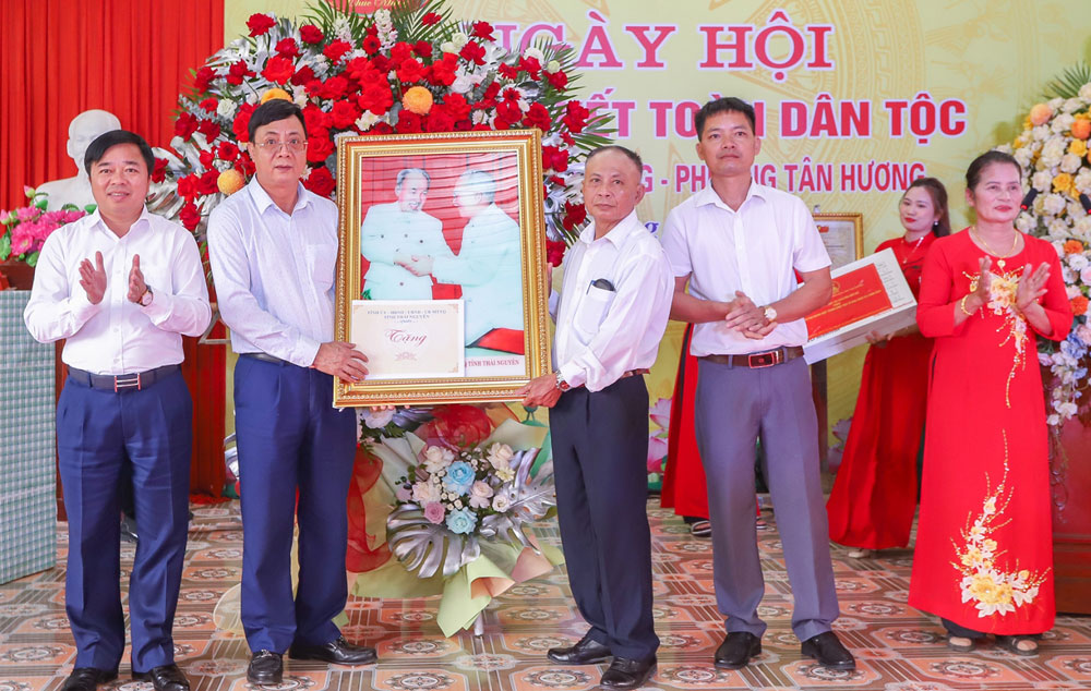 Lãnh đạo tỉnh dự Ngày hội Đại đoàn kết tại các khu dân cư