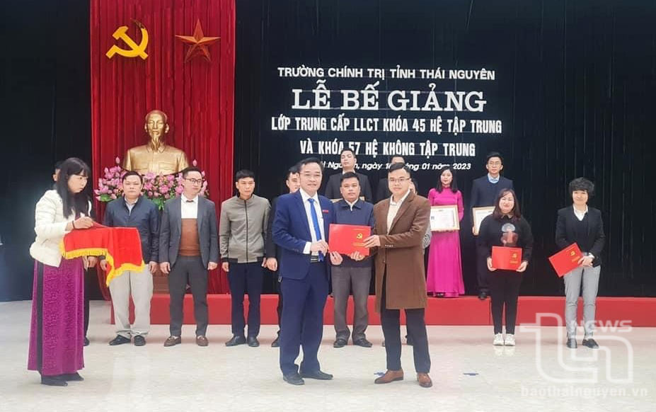 Chuẩn hóa trình độ cán bộ các cấp