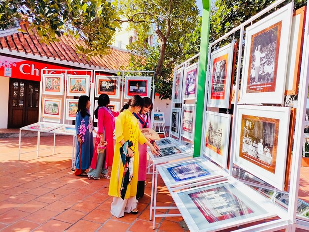 Triển lãm ảnh Chủ tịch Hồ Chí Minh với những chặng đường ﻿﻿cách mạng