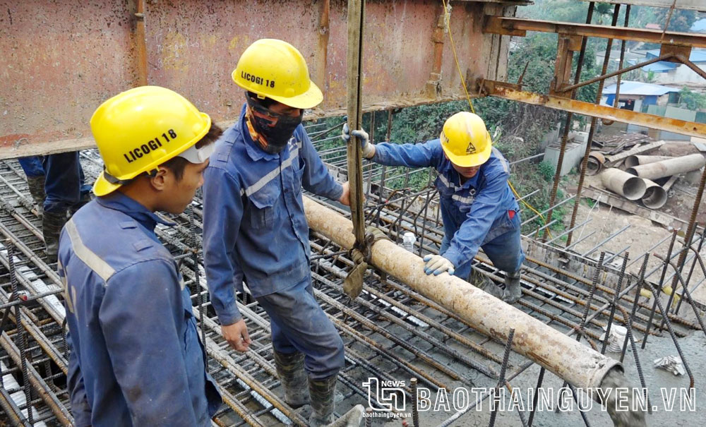 Đảm bảo tiến độ thi công cầu Huống Thượng