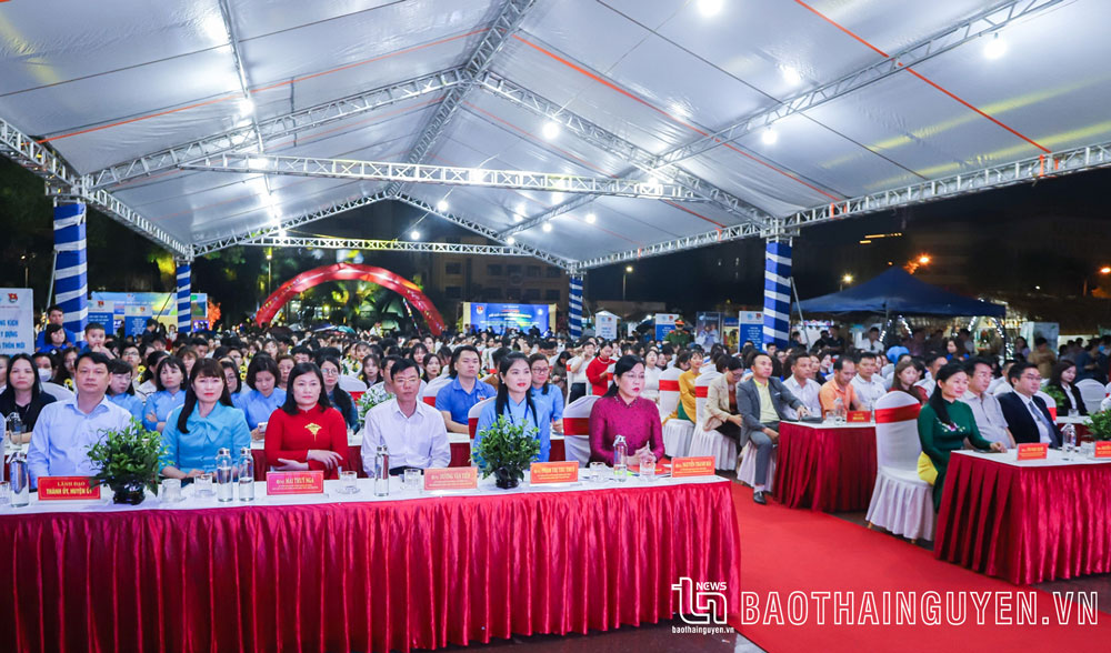 Tuyên dương 113 nữ thanh niên tiêu biểu và sinh viên 5 tốt