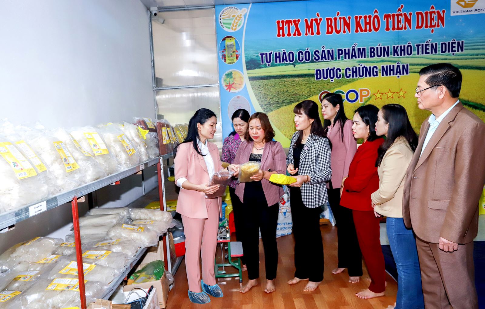 Tham quan các mô hình kinh tế của hội viên phụ nữ vùng dân tộc thiểu số