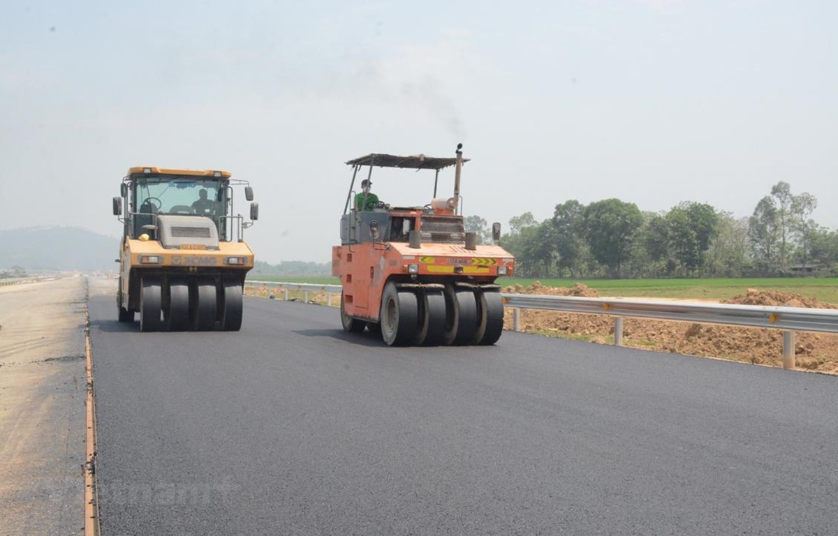 Nước rút' thi công, hoàn thành cao tốc Mai Sơn-QL45 đúng ngày 30/4
