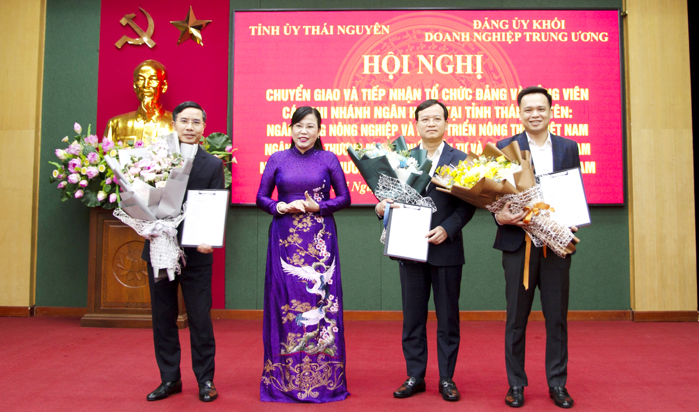 Chuyển giao tổ chức đảng và đảng viên các chi nhánh ngân hàng tại Thái Nguyên