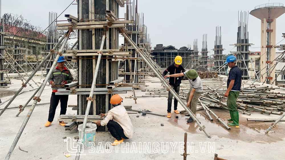 Các dự án, công trình dân dụng và công nghiệp: Tăng tốc để về đích