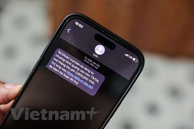 Tuyệt đối không bấm vào các đường link lạ giả mạo tin nhắn ngân hàng