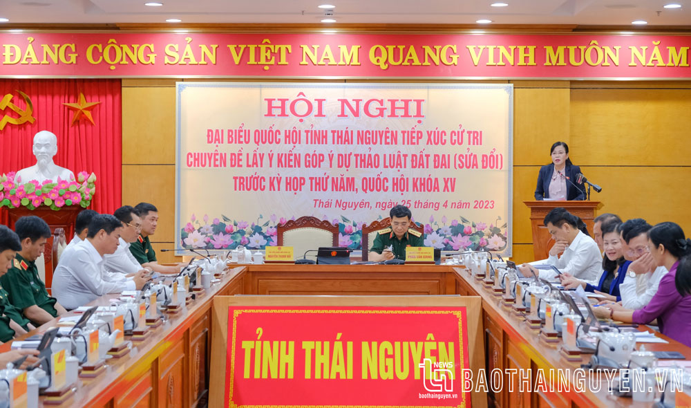 Đoàn đại biểu Quốc hội tỉnh tiếp xúc cử tri lấy ý kiến vào dự thảo Luật Đất đai (sửa đổi)