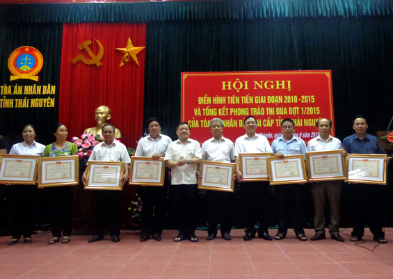 Thực hiện tốt các phong trào thi đua.