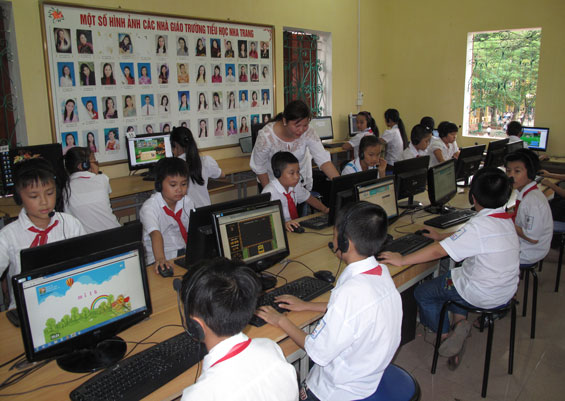 Xây dựng 6 đơn vị điển hình về dạy và học ngoại ngữ