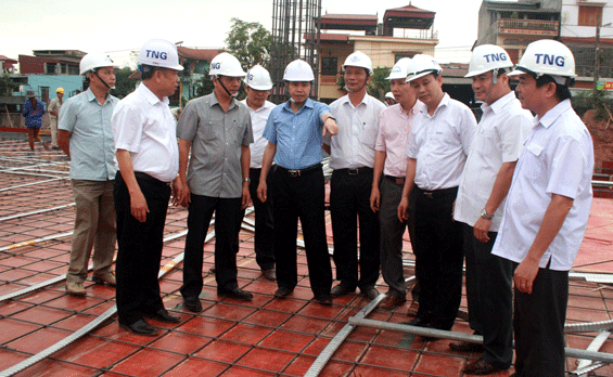 Chủ tịch UBND tỉnh thăm Dự án ứng dụng công nghệ thi công tiên tiến của TNG. 