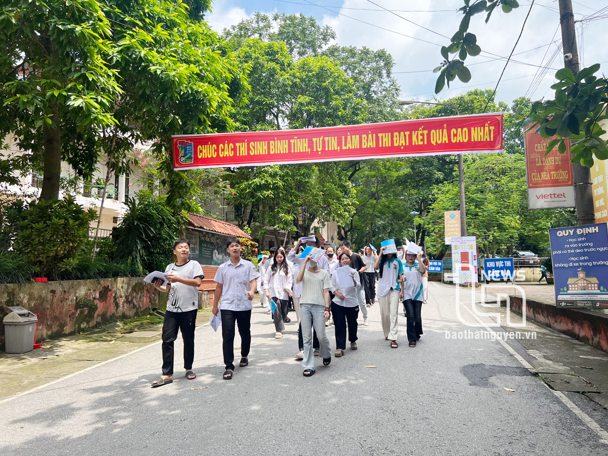 197 lượt thí sinh vắng trong buổi làm bài thi tổ hợp