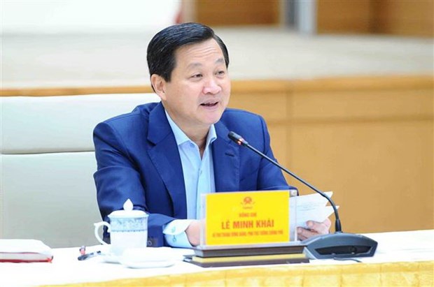 Phó Thủ tướng: Triển khai các giải pháp để bảo đảm nguồn cung xăng dầu