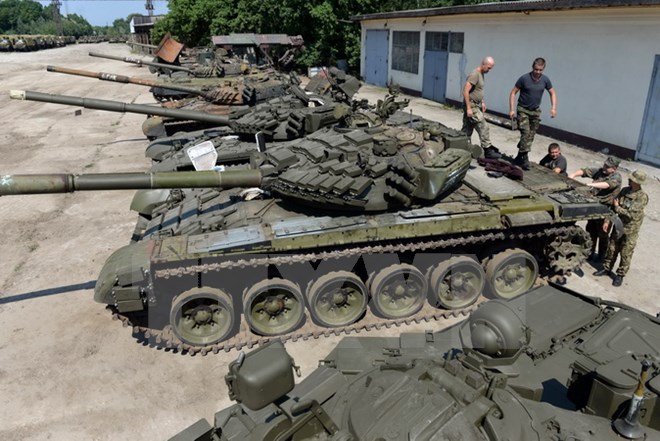 Ukraine: Cả 2 phe đều dùng vũ khí hạng nặng, vi phạm thỏa thuận Minsk