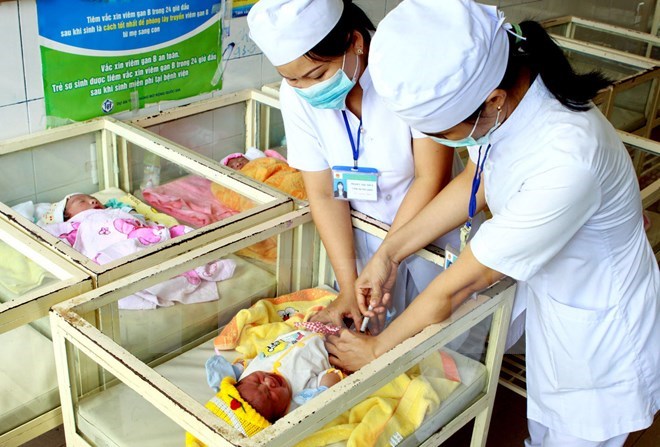 Yêu cầu tăng cường tiêm vắcxin viêm gan B cho trẻ sơ sinh